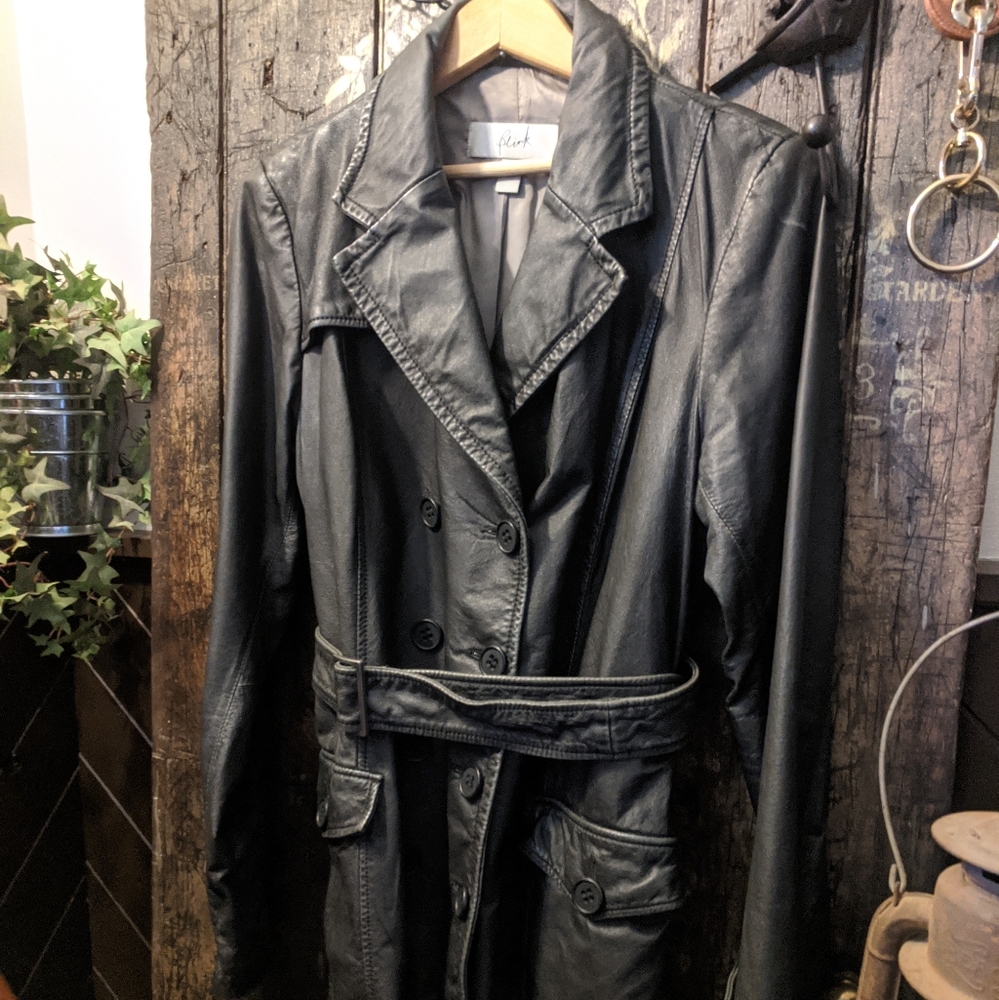 Dark brown leather coat    m/l